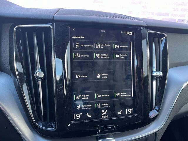 Volvo XC60 2.0 B5 Momentum Pro | Lederen Bekleding | Sportstoelen | Achteruitrijcamera | Parkeersensoren | Lichtmetalen Velgen 19 inch | DAB | Navigatie