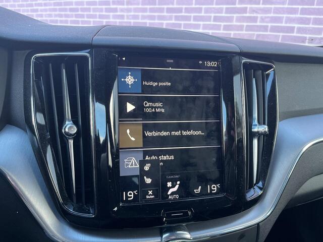 Volvo XC60 2.0 B5 Momentum Pro | Lederen Bekleding | Sportstoelen | Achteruitrijcamera | Parkeersensoren | Lichtmetalen Velgen 19 inch | DAB | Navigatie