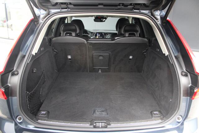 Volvo XC60 2.0 T5 AWD Momentum - Leder - Trekhaak - Navi - Stoelverwarming - Pilot Assist - Carplay - Camera - BLIS - Rijklaar