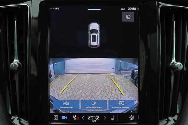 Volvo XC60 T6 Recharge AWD Plus Dark - Panorama/schuifdak - IntelliSafe Assist & Surround - Harman/Kardon audio - Adaptieve LED koplampen - Parkeercamera achter - Verwarmde voorstoelen, stuur & achterbank - Parkeersensoren voor & achter - Elektr. bedienb. voorstoele