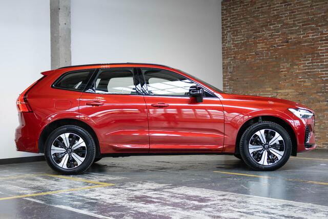 Volvo XC60 T6 Plug-in hybrid AWD Plus Dark | Trekhaak | Verwarmbare voorstoelen+stuurwiel+achterbank | Premium audio by Harman Kardon | Rondom zichtcamera