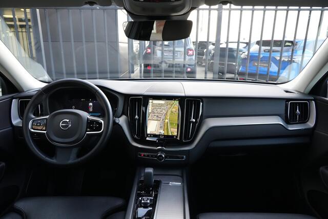 Volvo XC60 2.0 T6 Plug-in hybrid AWD Plus Dark 350pk Panoramadak/Navigatie/Camera
