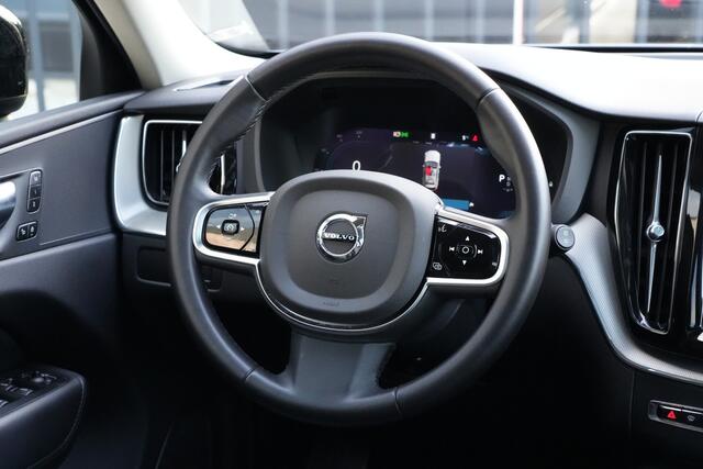 Volvo XC60 2.0 T6 Plug-in hybrid AWD Plus Dark 350pk Panoramadak/Navigatie/Camera
