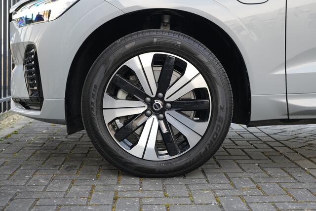 Volvo XC60 2.0 T6 Plug-in hybrid AWD Plus Dark 350pk Panoramadak/Navigatie/Camera