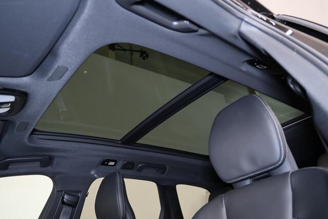 Volvo XC60 T6 Recharge AWD Ultra Black Edition - Luchtvering - Panorama/schuifdak - IntelliSafe Assist & Surround - 360º Camera - Bowers & Wilkins audio - Adaptieve LED koplampen - Verwarmde voorstoelen, stuur & achterbank - Parkeersensoren voor & achter - Elektr. b