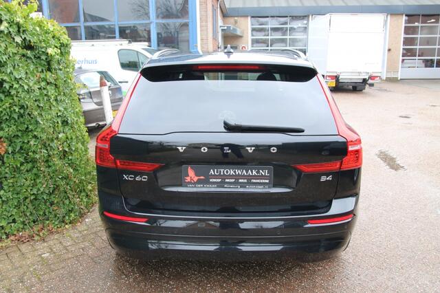 Volvo XC60 2.0 B4 Momen Bns