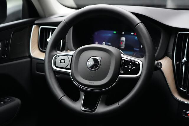 Volvo XC60 2.0 T8 Plug-in hybrid AWD Plus Dark 455pk Panoramadak/Stoelverwarming/Trekhaak