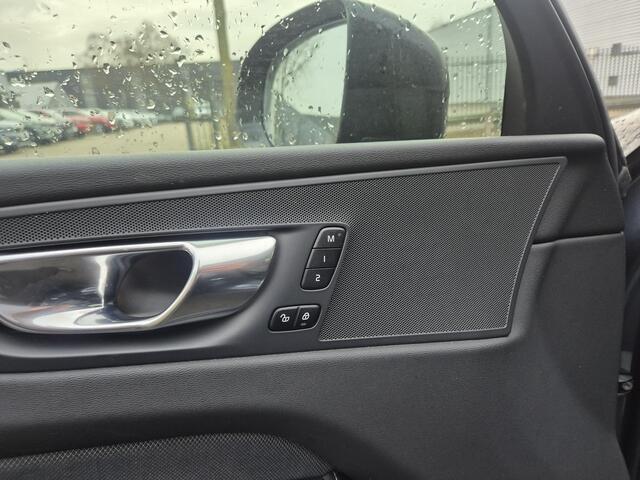 Volvo XC60 2.0 T6 Plug-in hybrid AWD R-Design Trekhaak/Panodak/AdaptiveCruise etc.