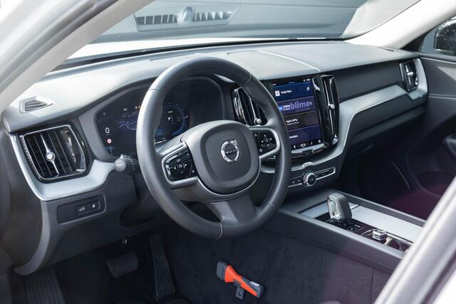 Volvo XC60 T6 Plug-in hybrid AWD Plus Dark | Trekhaak | Rondom zichtcamera | Verwarmbare voorstoelen+stuurwiel+achterbank | Premium audio by Harman Kardon | 19 inch Lichtmetalen velgen