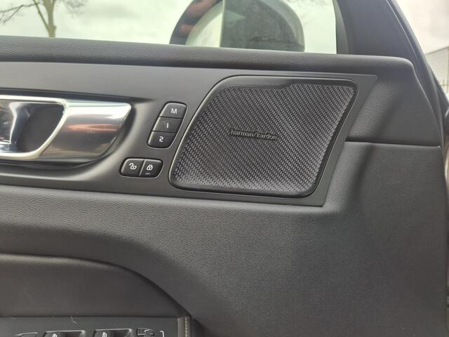 Volvo XC60 2.0 T8 Plug-in hybrid AWD R-Design Dark Trekhaak/Adaptive/Stoelventilatie etc.