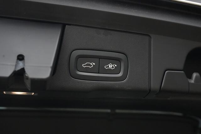 Volvo XC60 2.0 T8 Recharge AWD R-Design 392pk Panoramadak/Stoelverwarming/360Camera