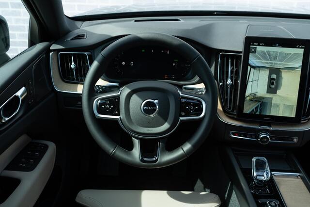 Volvo XC60 T6 AWD 350 pk Plug-in hybrid Plus Dark | Long Range | Google | Luchtvering | Head-Up Display | Schuif-/Kanteldak | 360 Camera | Getint Glas | Keyless | Zitverlenging | Stoelverwarming Voor + Achter | Memory | Elek. Stoelen | Adaptieve Cruise | Elek. Stoel