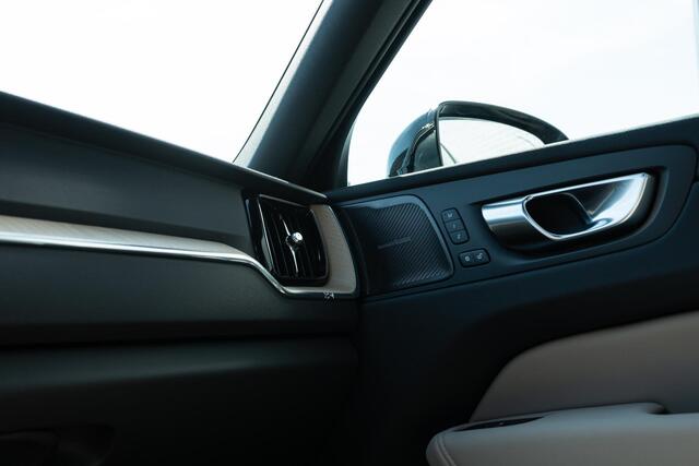 Volvo XC60 T6 AWD 350 pk Plug-in hybrid Plus Dark | Long Range | Google | Luchtvering | Head-Up Display | Schuif-/Kanteldak | 360 Camera | Getint Glas | Keyless | Zitverlenging | Stoelverwarming Voor + Achter | Memory | Elek. Stoelen | Adaptieve Cruise | Elek. Stoel