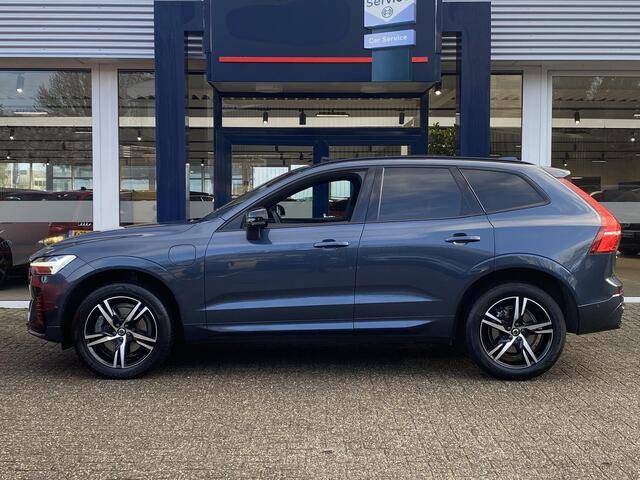 Volvo XC60 2.0 T8 Plug-in hybrid AWD R-Design / Automaat / NL-Auto / Dealer-Onderhouden / Stoel- en Stuurverwarming / Open-Panodak / Luchtvering / Adaptieve Cruise-Control + Pilot-Assist / Apple-Carlay & Android-Auto / 360°-Camera / Harman-Kardon Audio / Elektr.-Uit