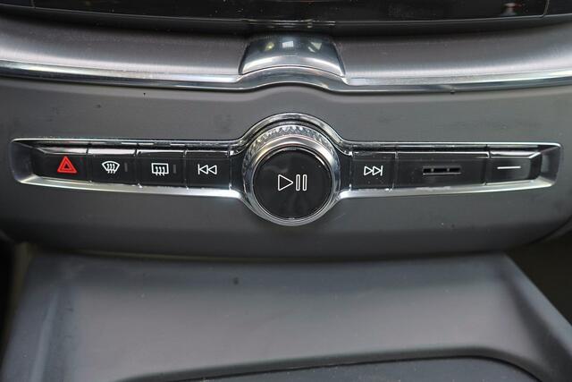 Volvo XC60 T5 AWD Inscription - IntelliSafe Surround - Parkeercamera achter - Verwarmde voorstoelen - Parkeersensoren voor & achter - Apple Carplay & Android Auto - High Performance audio - Cruise Control - 18' LMV