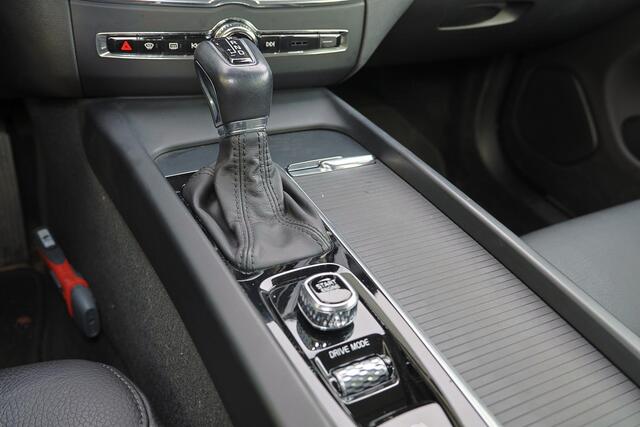 Volvo XC60 T5 AWD Inscription - IntelliSafe Surround - Parkeercamera achter - Verwarmde voorstoelen - Parkeersensoren voor & achter - Apple Carplay & Android Auto - High Performance audio - Cruise Control - 18' LMV