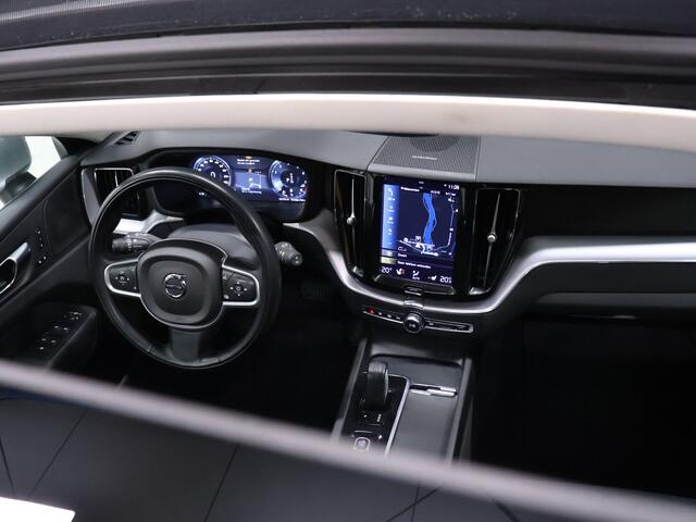 Volvo XC60 2.0 B5 Momentum Exclusive [TREKHAAK, SCHUIFKANTELDAK, MEMORY SEATS, ADAPTIVE CRUISE CONTROL, APPLE CARPLAY, ANDROID AUTO, HARMAN/KARDON, HUD, 360 CAMERA, NIEUWSTAAT]