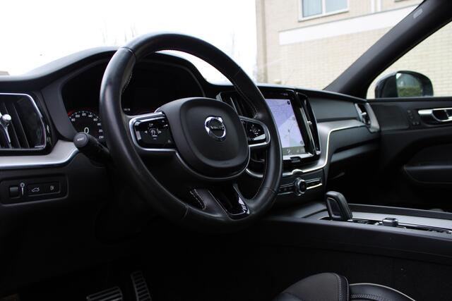 Volvo XC60 2.0 Recharge T6 AWD R-Design | Trekhaak | Adaptieve cruise | Panoramadak | H&K | Winterpack |