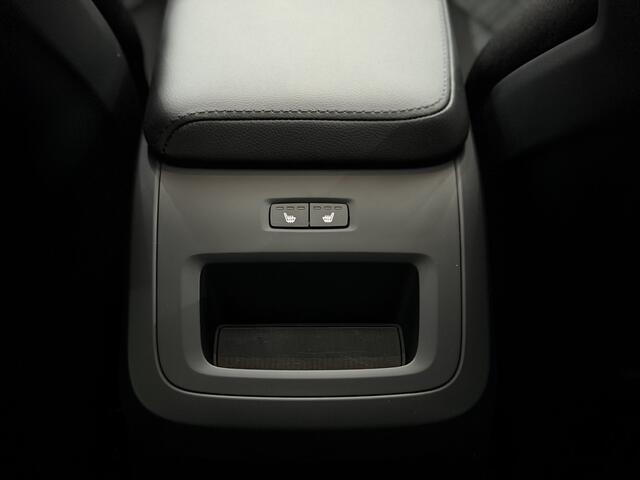 Volvo XC60 2.0 T6 Plug-in hybrid AWD Core Bright Panoramadak, Camera, Navi, Elektrische achterklep, Stoel/stuurverwarming, Verstelbare stoelen, Virtual desk, Elektrische trekhaak