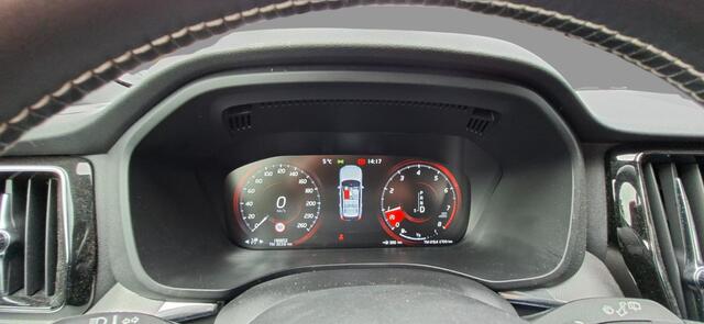 Volvo XC60 2.0 T5 AWD R-Design | Stoelverwarming V+A | Stuurverwarming | Adaptieve cruise | Standkachel | Volvo on Call | BLIS | Keyless entry/start | Apple carplay/android auto | 360° camera |