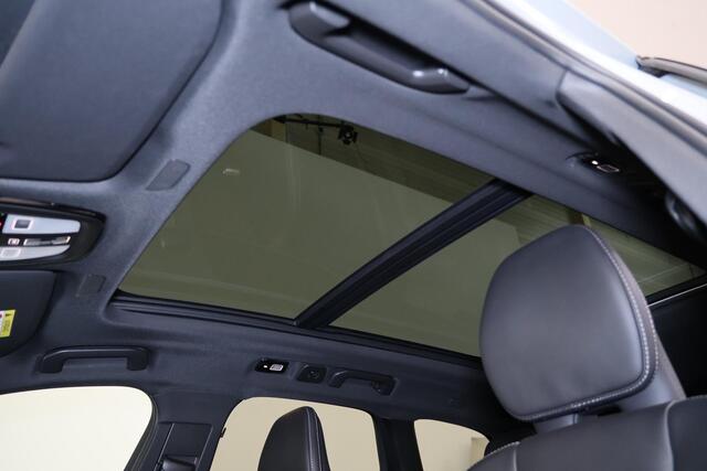 Volvo XC60 T8 Recharge AWD Ultra Black Edition - Luchtvering - Panorama/schuifdak - IntelliSafe Assist & Surround - 360º Camera - Bowers & Wilkins audio - Adaptieve LED koplampen - Verwarmde voorstoelen, stuur & achterbank - Parkeersensoren voor & achter - Elektr. b