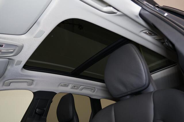 Volvo XC60 T6 Recharge AWD Plus Bright - Panorama/schuifdak - IntelliSafe Assist & Surround - 360º Camera - Harman/Kardon audio - Adaptieve LED koplampen - Verwarmde voorstoelen, stuur & achterbank - Parkeersensoren voor & achter - Elektr. bedienb. voorstoelen met g