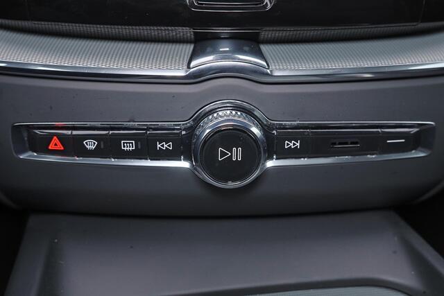 Volvo XC60 T6 Recharge AWD Plus Bright - Panorama/schuifdak - IntelliSafe Assist & Surround - 360º Camera - Harman/Kardon audio - Adaptieve LED koplampen - Verwarmde voorstoelen, stuur & achterbank - Parkeersensoren voor & achter - Elektr. bedienb. voorstoelen met g