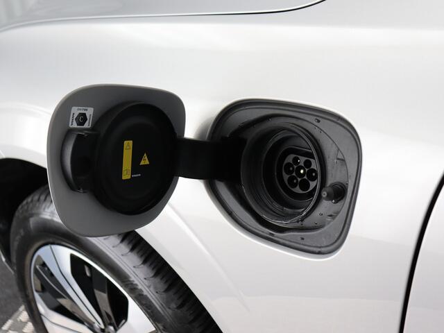 Volvo XC60 2.0 T6 Plug-in hybrid AWD Plus Dark (Pano / 360 Cam / H&K / Winterpakket)