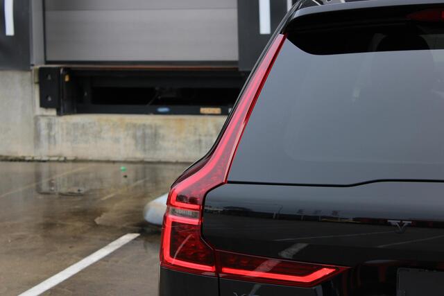 Volvo XC60 2.0 T6 Plug-in hybrid AWD Ultra Black Edition | Head-up display | Adaptive Cruise & Pilot Assist | Panoramisch Schuif-/Kanteldak | 360-Camera | Harman Kardon Premium Audio | Draadloze Telefoonlader