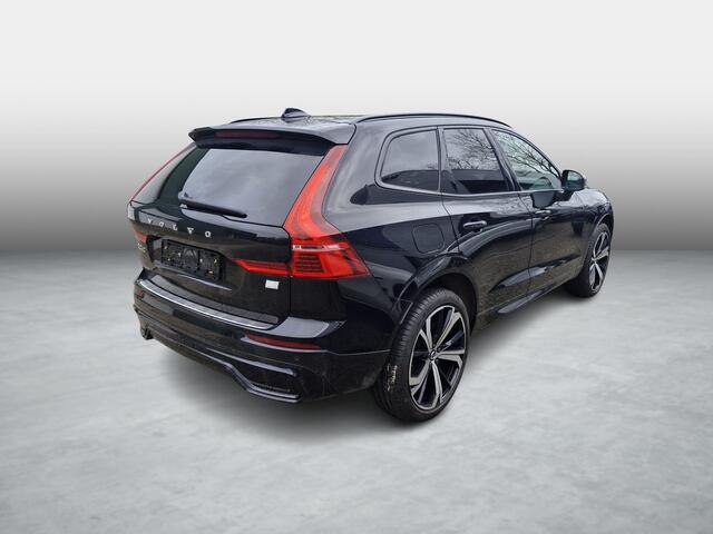 Volvo XC60 Plug-in Hybrid T6 AWD Plus Dark | Long Range | Trekhaak | Google Maps navigatie | Adaptive cruise control | Panoramadak | 21 inch velgen | Harman Kardon audio | Stoel- en stuurverwarming | Elektrische stoelverstelling | Actieve LED koplampen | Getint glas