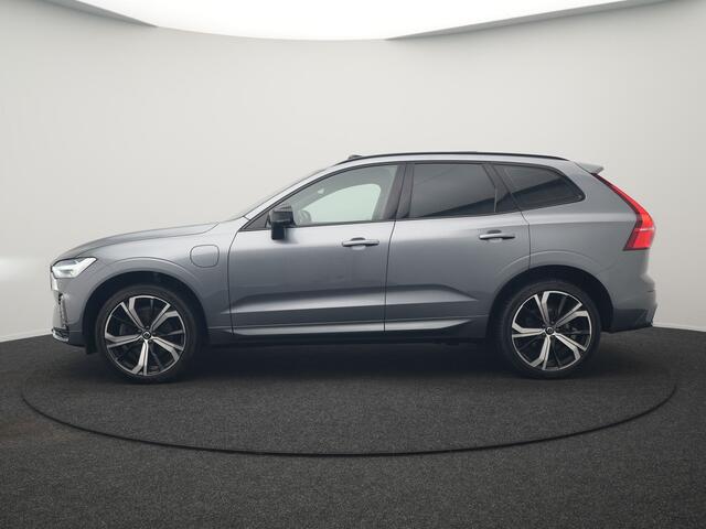 Volvo XC60 T6 AWD R-Design Plug In Hybrid 350pk Dealer O.H. PHEV | Panodak | Adaptive Cruise | Camera | Lederen Sportstoelen Memory & Verwarmd | Harman / Kardon | Stuur Verwarmd | 21"L.M | Apple Carplay | Keyless | Blis | Navigatie | DAB |