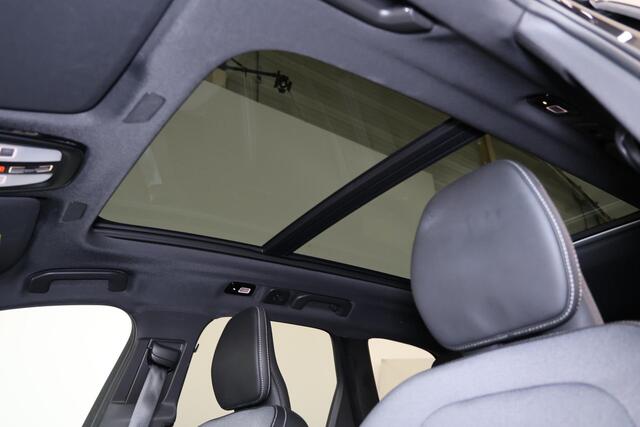 Volvo XC60 T8 Recharge AWD Ultra Black Edition - Luchtvering - Panorama/schuifdak - IntelliSafe Assist & Surround - 360º Camera - Bowers & Wilkins audio - Adaptieve LED koplampen - Verwarmde voorstoelen, stuur & achterbank - Parkeersensoren voor & achter - Elektr. b