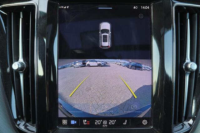 Volvo XC60 T8 Recharge AWD Plus Dark - Panorama/schuifdak - IntelliSafe Assist - Harman/Kardon audio - Adaptieve LED koplampen - Parkeercamera achter - Verwarmde voorstoelen, stuur & achterbank - Parkeersensoren voor & achter - Elektr. bedienb. voorstoelen met geheu