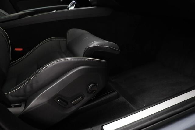 Volvo XC60 2.0 T6 Plug-in hybrid AWD Plus Dark | LIGHTNING PACK | FULL LED | PANORAMADAK | DAB | APPLE | CAMERA