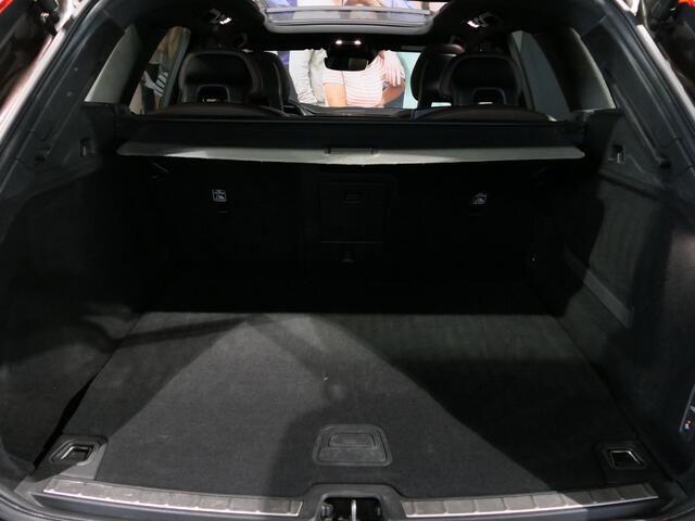 Volvo XC60 2.0 T8 Twin Engine AWD Inscription - Vol opties! - Pano - Luchtvering - Wegklapbare trekhaak - Headup display - Elektr. Klep