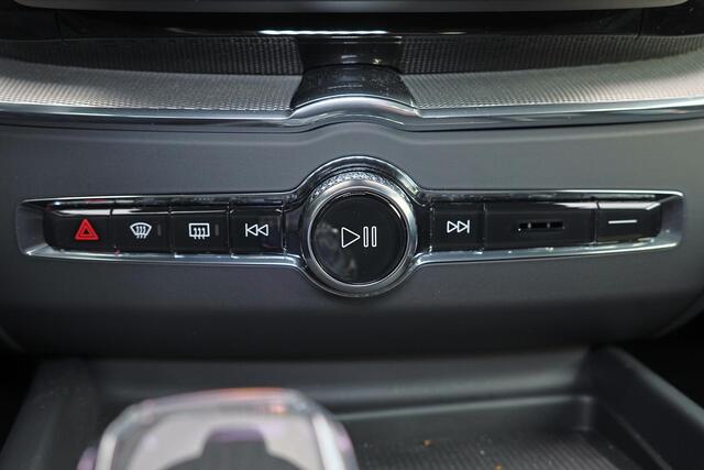 Volvo XC60 T6 Recharge AWD Ultra Black Edition - Luchtvering - Panorama/schuifdak - IntelliSafe Assist & Surround - 360º Camera - Bowers & Wilkins audio - Adaptieve LED koplampen - Verwarmde voorstoelen, stuur & achterbank - Parkeersensoren voor & achter - Elektr. b