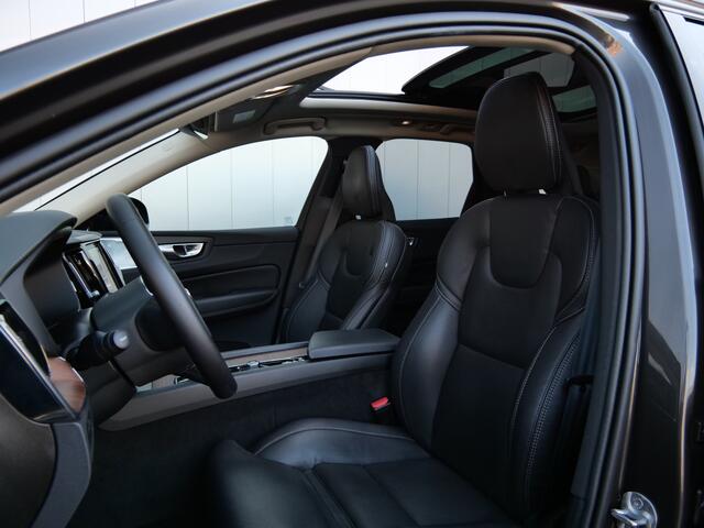 Volvo XC60 2.0 T8 Plug-in hybrid AWD Ultra Dark 455 Pk Automaat Navi / Leer / Pano-dak / Luchtvering / Trekhaak / DAB / Apple Carplay