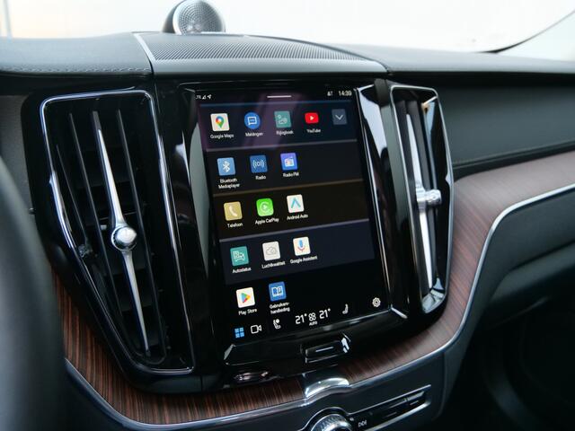 Volvo XC60 2.0 T8 Plug-in hybrid AWD Ultra Dark 455 Pk Automaat Navi / Leer / Pano-dak / Luchtvering / Trekhaak / DAB / Apple Carplay