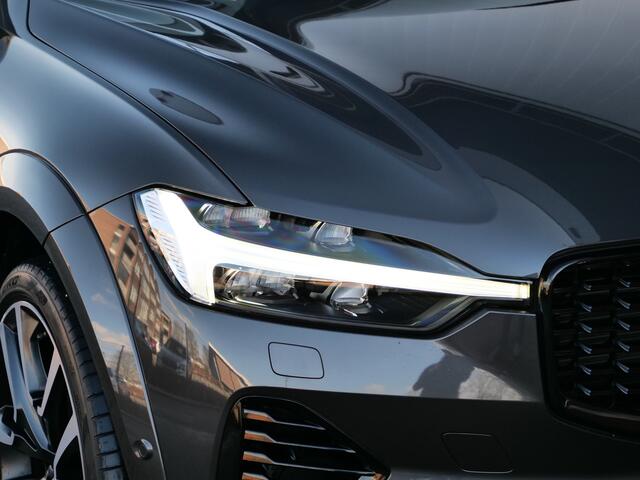 Volvo XC60 2.0 T8 Plug-in hybrid AWD Ultra Dark 455 Pk Automaat Navi / Leer / Pano-dak / Luchtvering / Trekhaak / DAB / Apple Carplay