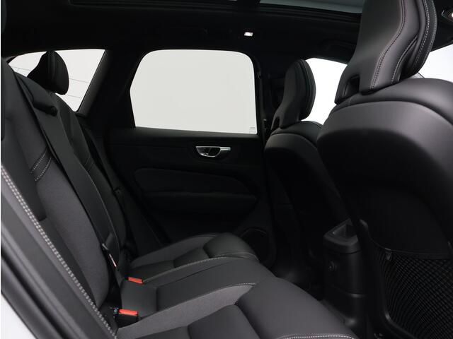 Volvo XC60 2.0 T8 Plug-in hybrid AWD Ultra Black Edition / Facelift / 360 camera / Pan. dak / Privacy glass / Head up displ. / Harman Kardon
