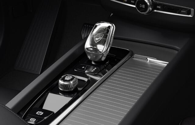 Volvo XC60 T8 455pk Plug-in Hybrid AWD Polestar Engineered Volvo XC60 T8 455pk Long range AWD Polestar Engineered / Google infotaiment / Adapatieve cruise control / BLIS/ Panoramamisch schuif-kanteldak / Stoel- en stuurwielverwarming / Apple Carplay / Head-up displa