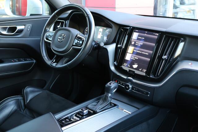 Volvo XC60 2.0 D4 AWD R-Design | Origineel NL | Scandinavian Line | IntelliSafe Assist | Versatility Line | Trekhaak |