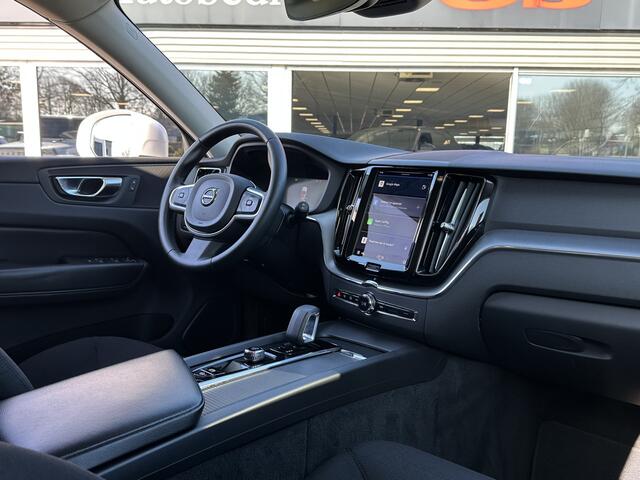 Volvo XC60 2.0 B5 Momentum Business | Trekhaak | 21" velgen | Camera | ACC