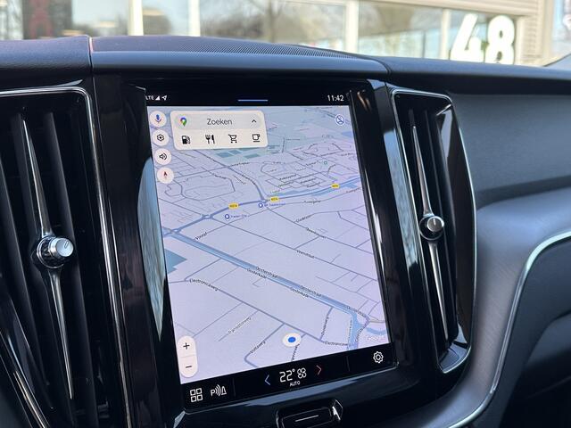 Volvo XC60 2.0 B5 Momentum Business | Trekhaak | 21" velgen | Camera | ACC