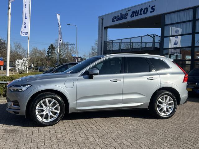 Volvo XC60 2.0 T8 390 pk AWD Momentum Navigatie Panoramdak Luchtvering Trekhaak Elek Stoel + Verwarming Pilot Assist Blis 360 Camera Head Up Carplay Getint Glas