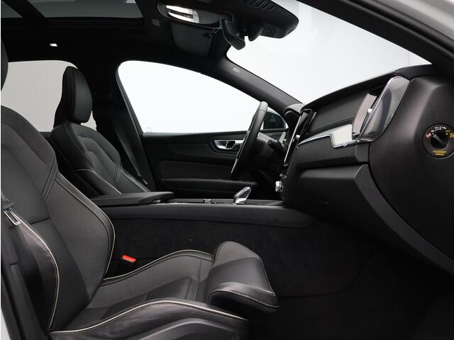 Volvo XC60 T6 AWD Plug-in hybrid Ultra Dark / Head up displ. / Harman Kardon / Stoel+stuur+achterbankverwarming