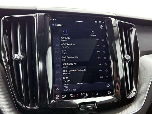 Volvo XC60 T6 AWD Plus Dark | Panorama dak | Leder | Trekhaak |