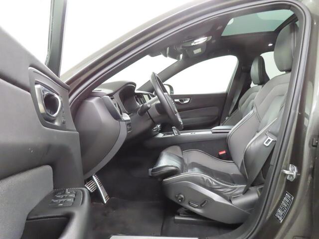 Volvo XC60 2.0 T6 AWD R-Design/Pano/Leer/Led