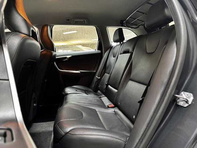 Volvo XC60 2.0 T5 Polar+/ 245pk!/ 18'' LMV/ Camera/ Leder/ Elek. kofferklep/ Bi-Xenon/ PDC V+A/ Stoelverw./ Elek. Stoel(en) + Memory/ Navi/ Bluetooth/ Multi. LEDER. Stuur/ Chroom/ Dakrails.