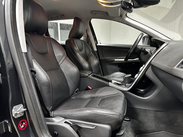 Volvo XC60 2.0 T5 Polar+/ 245pk!/ 18'' LMV/ Camera/ Leder/ Elek. kofferklep/ Bi-Xenon/ PDC V+A/ Stoelverw./ Elek. Stoel(en) + Memory/ Navi/ Bluetooth/ Multi. LEDER. Stuur/ Chroom/ Dakrails.